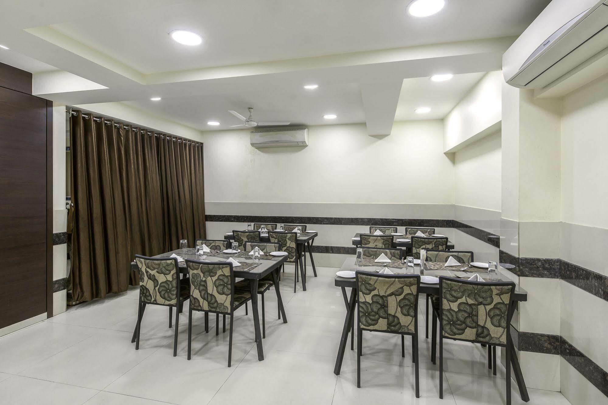 Oyo 16703 Hotel The Platinum Kalkutta Kültér fotó
