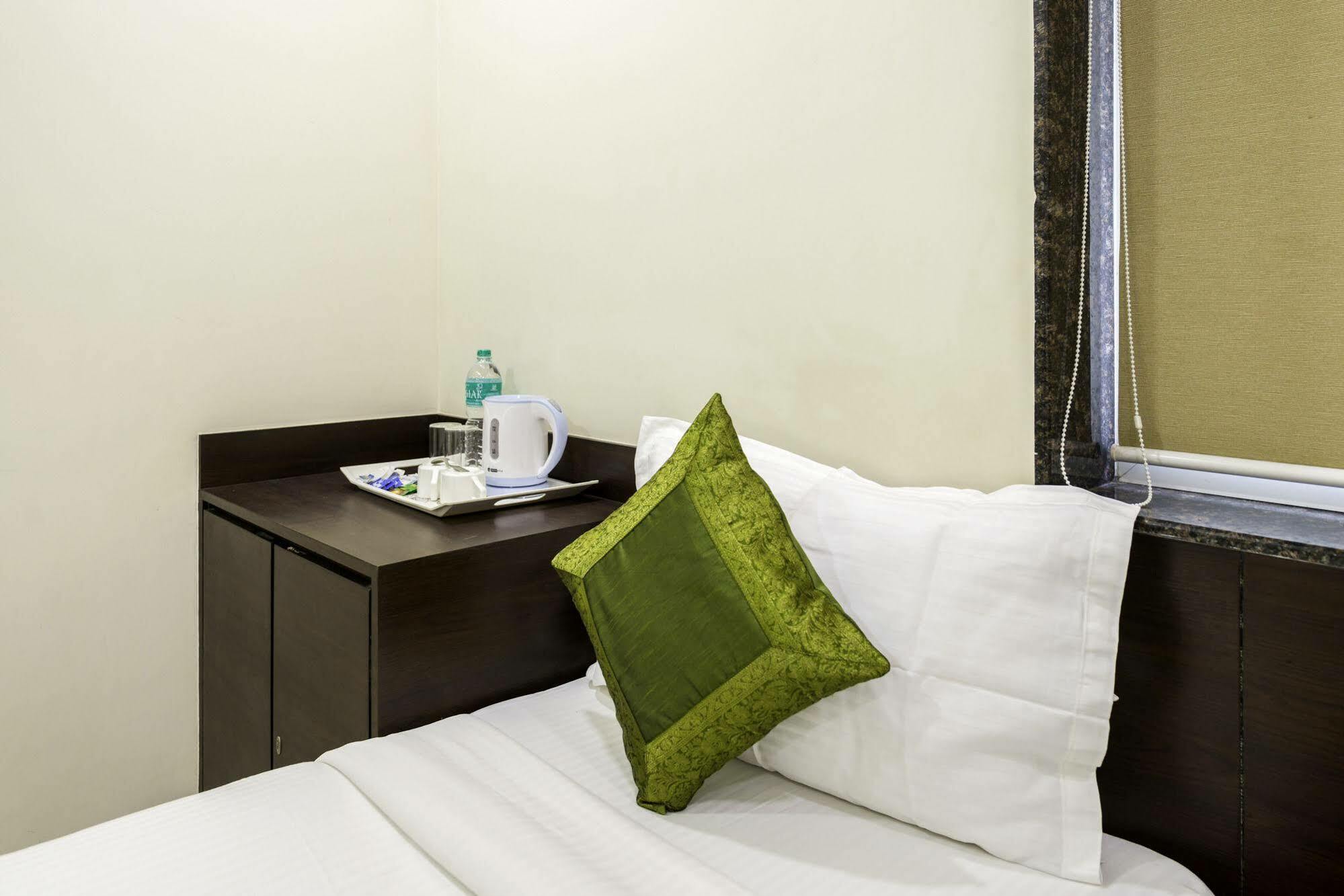 Oyo 16703 Hotel The Platinum Kalkutta Kültér fotó