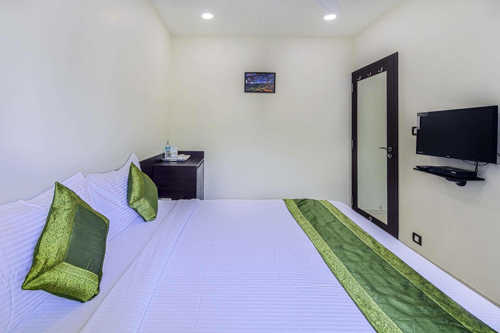 Oyo 16703 Hotel The Platinum Kalkutta Kültér fotó